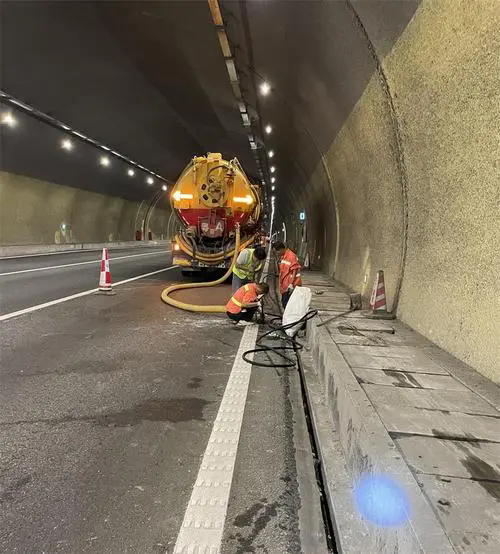 交城隧道排水渠清淤